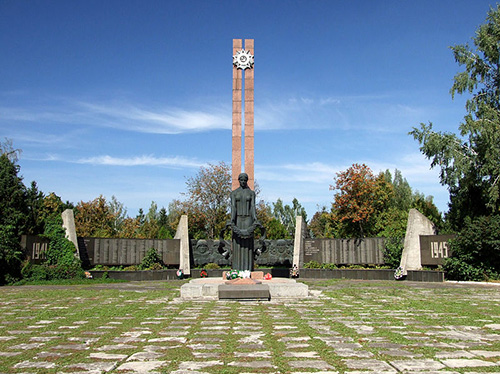 Massagraf Russiche Soldaten & Oorlogsmonument