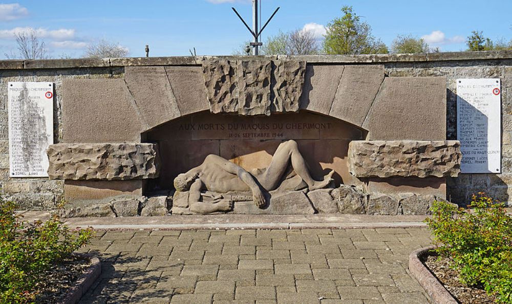 Monument Omgekomen Verzetsstrijders Chrimont #1