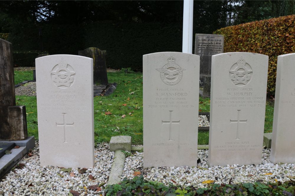 Commonwealth War Graves General Cemetery Zuilichem #2