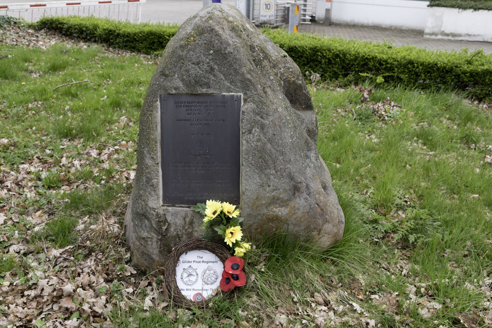 Monument Slachtoffers Luchtlanding #1