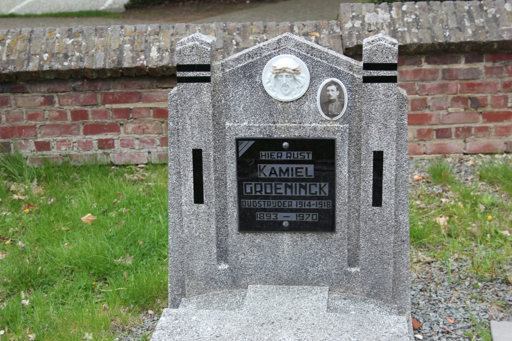 Belgian Graves Veterans Steenhuize-Wijnhuize Churchyard #4
