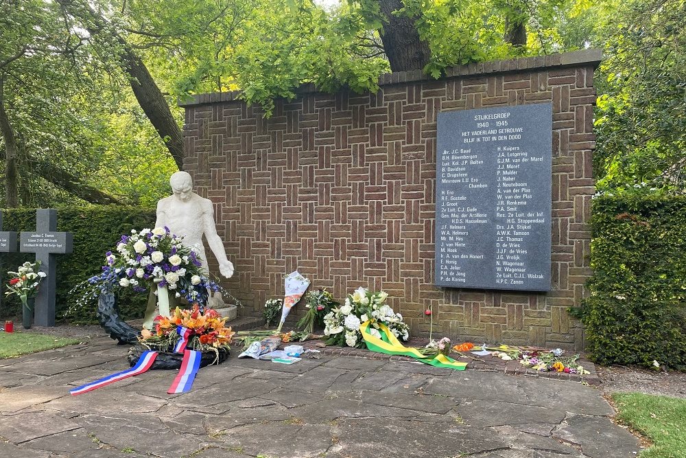 Nederlandse Oorlogsgraven Stijkelmonument (Westduin)