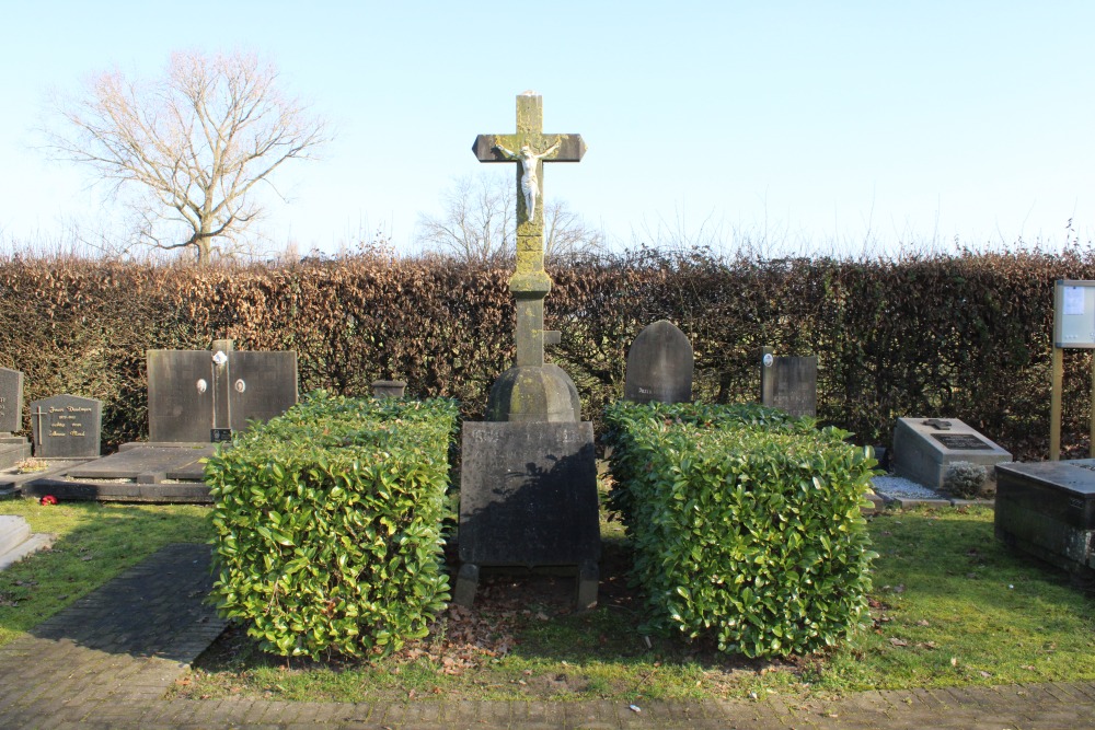 Oorlogsmonument Begraafplaats Moerbek- Waas Kruisstraat	