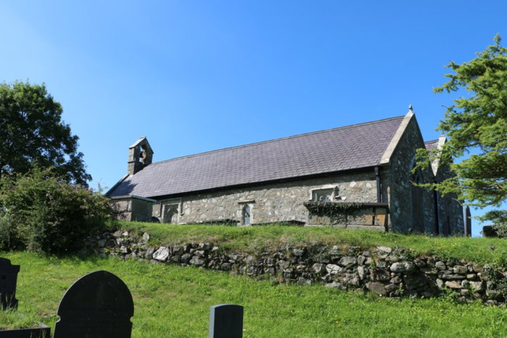 Commonwealth War Graves St. Morhaiarn Churchyard