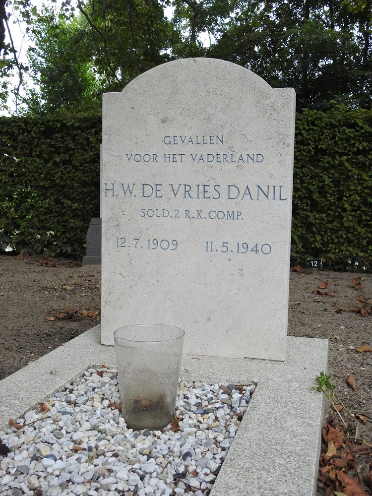 Nederlandse Oorlogsgraven Algemene Begraafplaats Boven-Hardinxveld #2