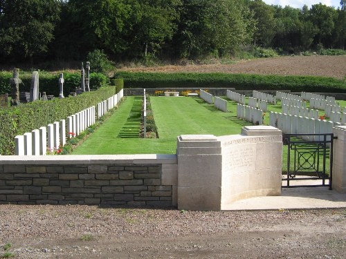 Commonwealth War Graves Mesnil Extension