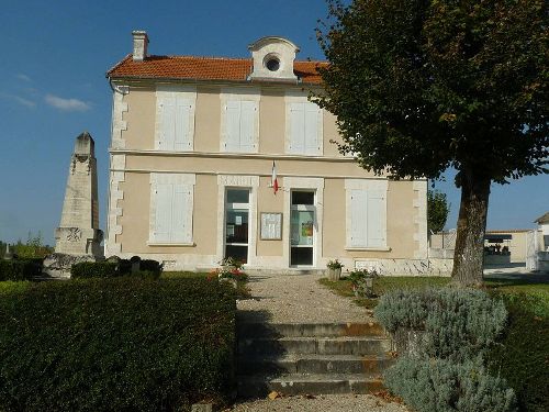 War Memorial Saint-Médard #1