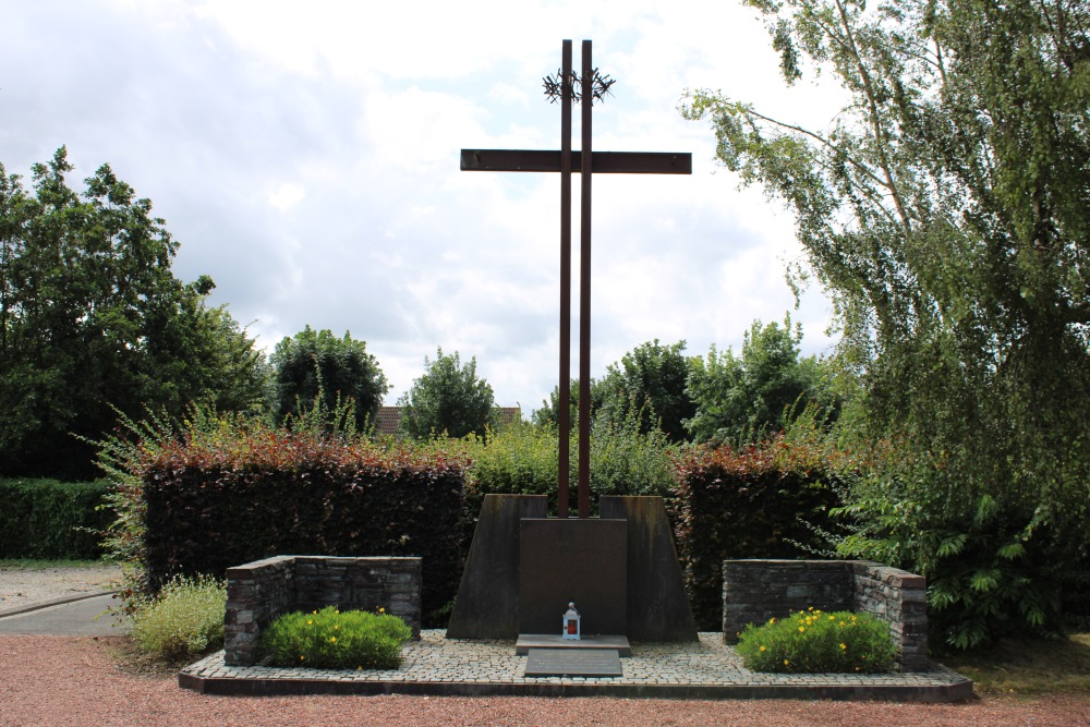 Oorlogsmonument Begraafplaats Pittem