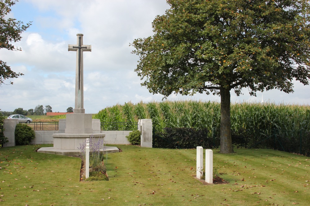 Commonwealth War Cemetery Track 