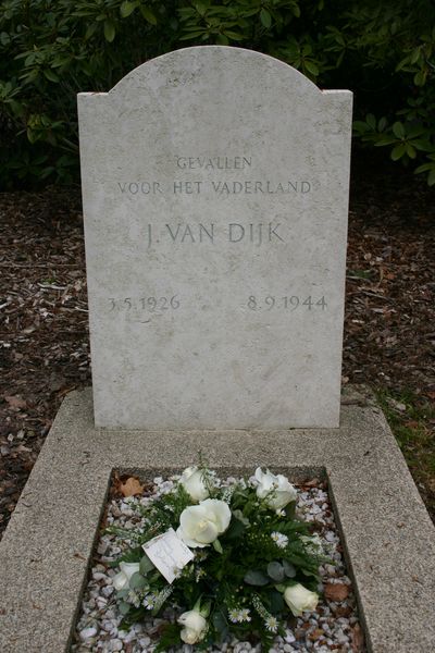 Dutch War Graves Vledder #2