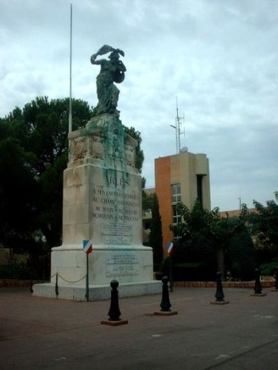 War Memorial Arles #1