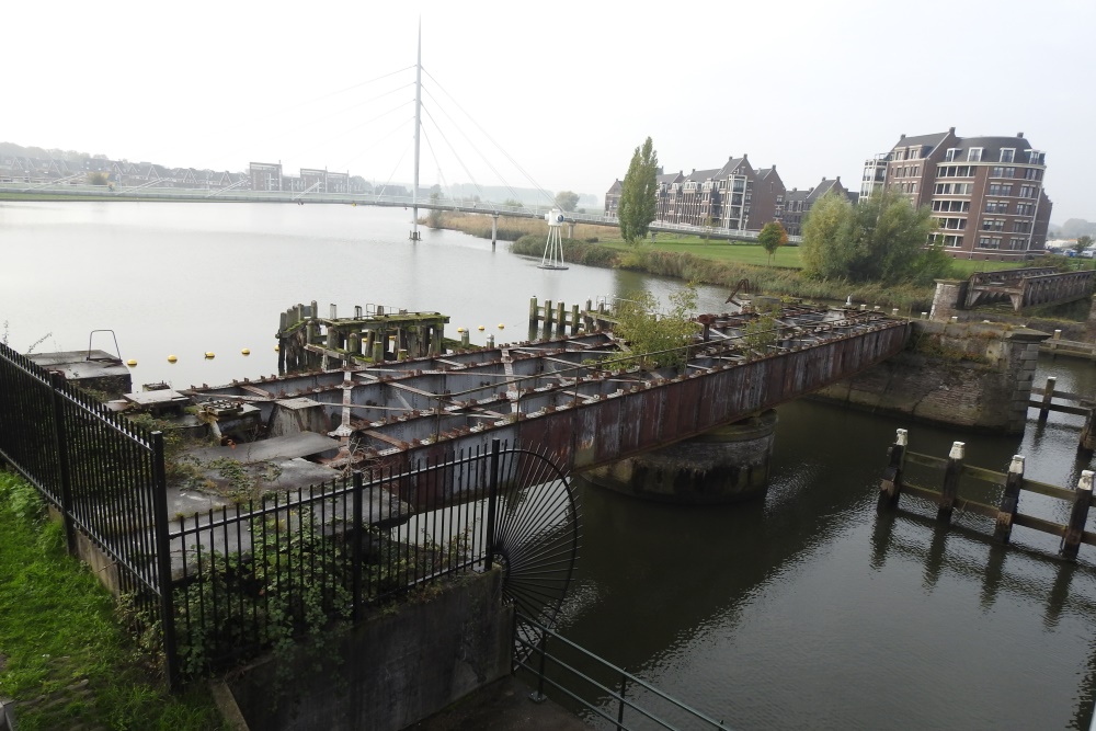 Voormalige Spoorbrug Geertruidenberg #1