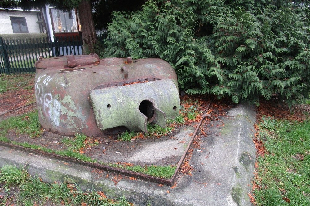 Ingebetonneerde M4 Sherman Tank #1