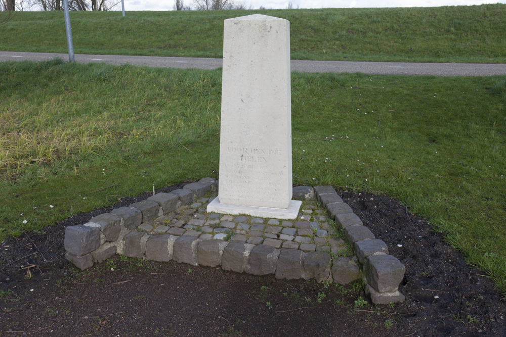 Memorial on the Geldersedijk at Hattem #1