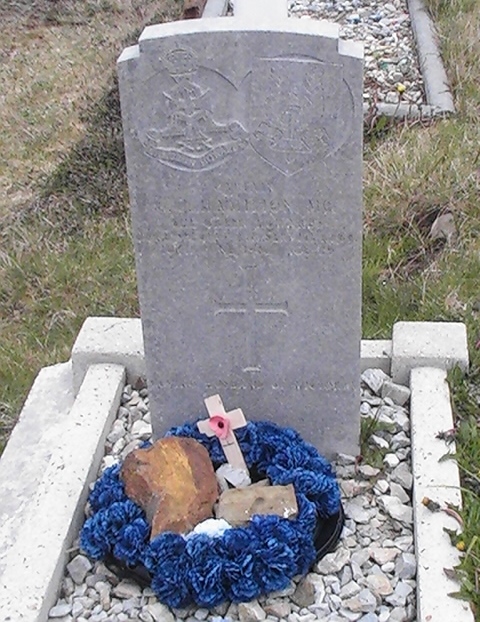 Grave of Captain Gavin John Hamilton MC #1