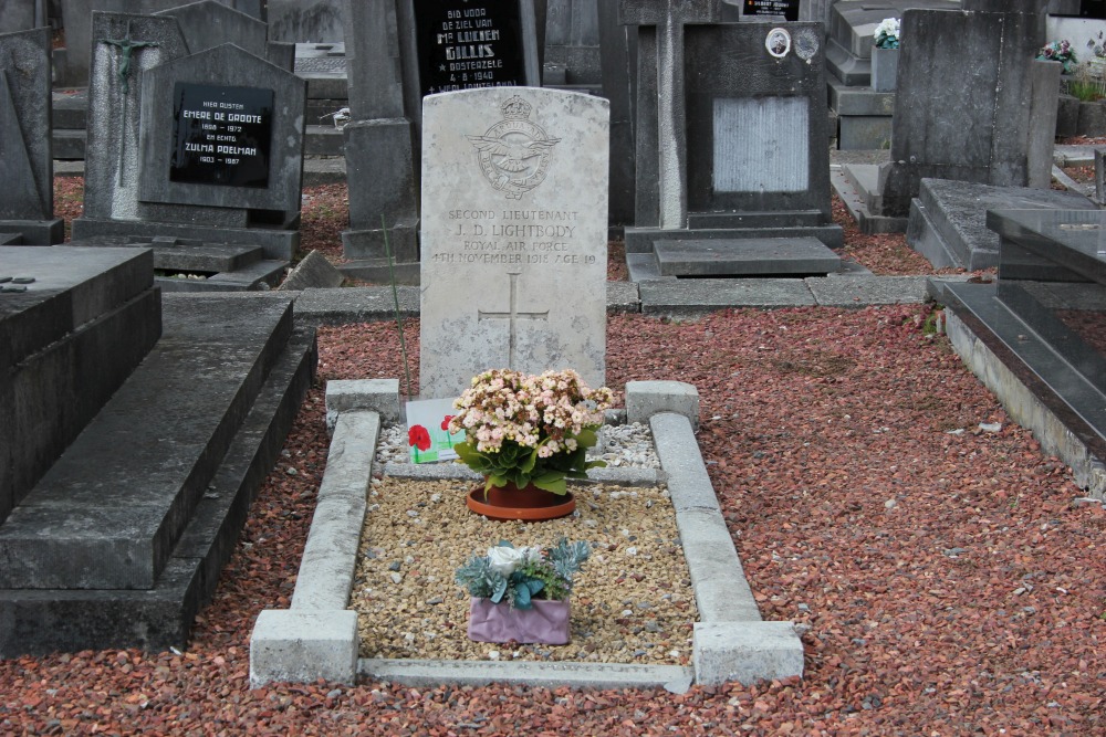 Commonwealth War Grave Scheldewindeke #2