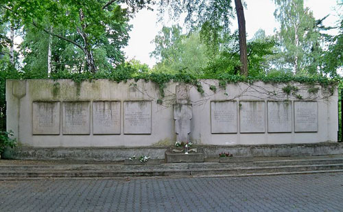 Monument Voormalige Poolse Oorlogsbegraafplaats Warschau #1