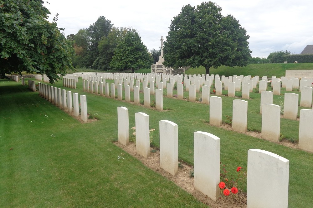 Commonwealth War Cemetery La Chapelette