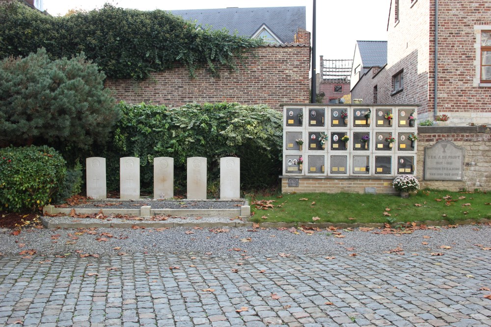 Oorlogsgraven van het Gemenebest Sint-Agatha-Rode #1