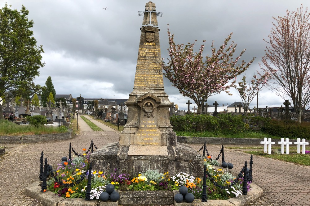 Oorlogsmonument Vannes #1