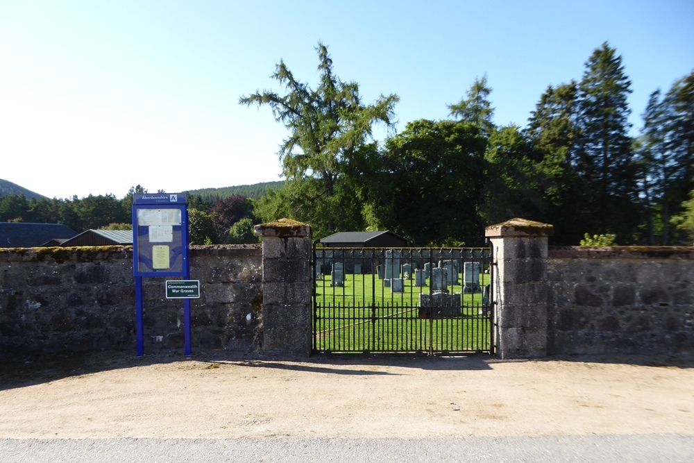 Commonwealth War Graves Crathie Cemetery