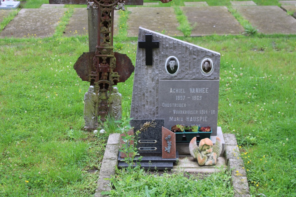 Belgian Graves Veterans Reninge #2