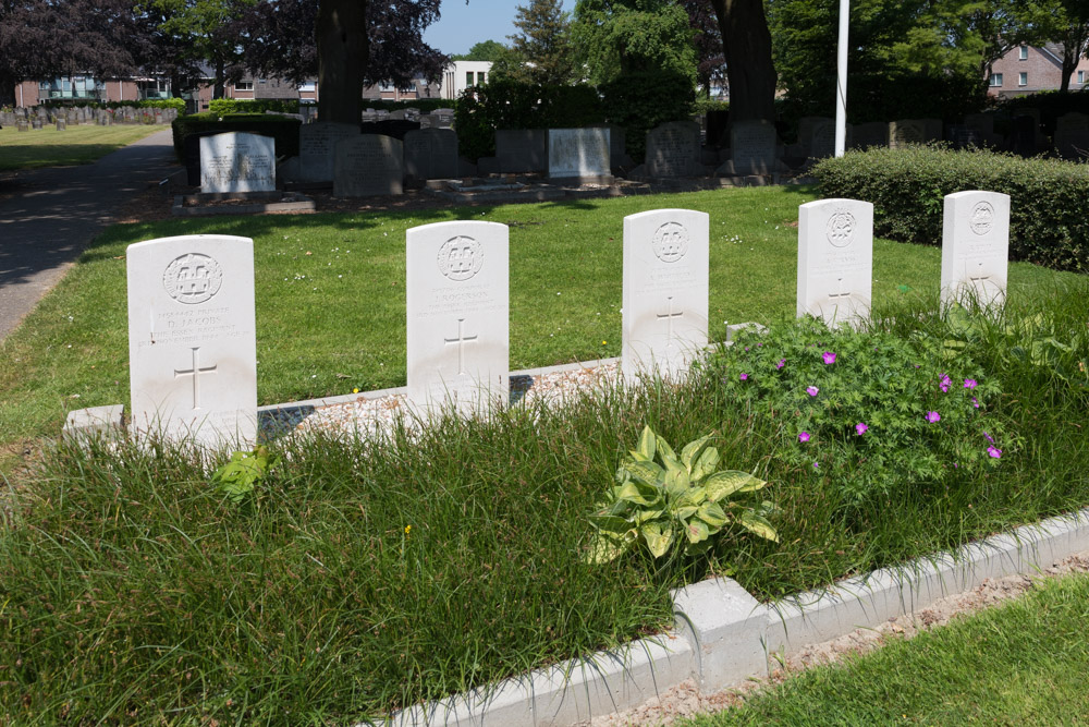 Commonwealth War Graves Protestant Cemetery Fijnaart #1
