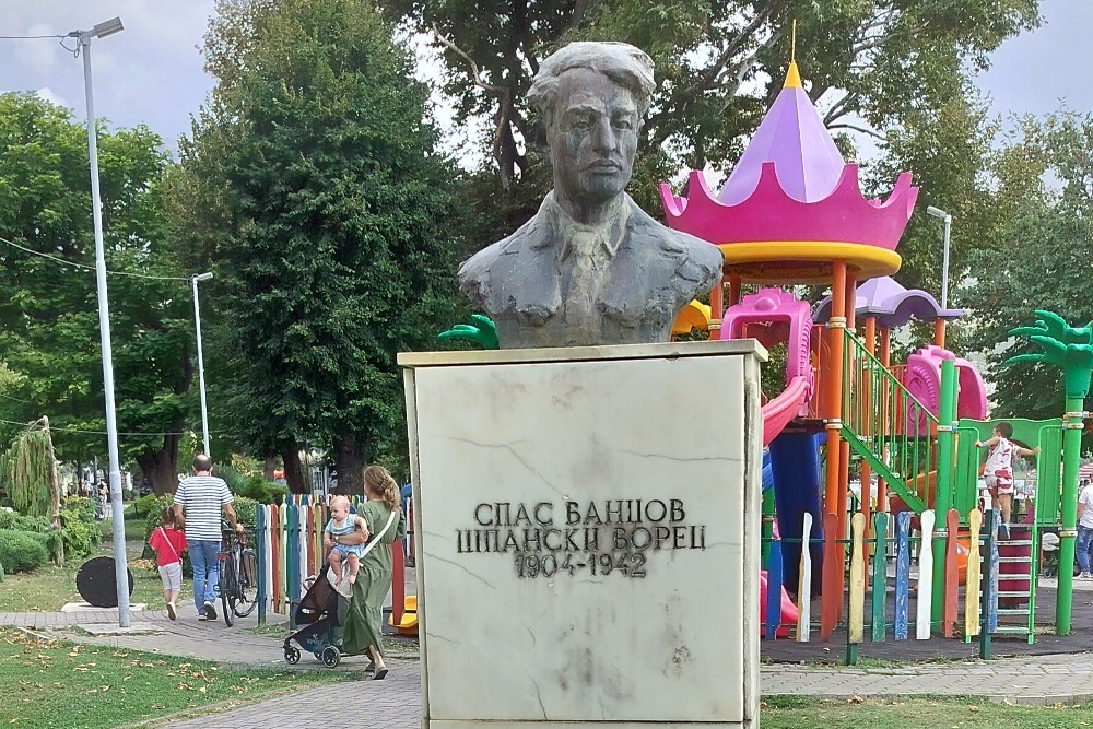 Busts Andin Dukov & Spas Bandzov #2