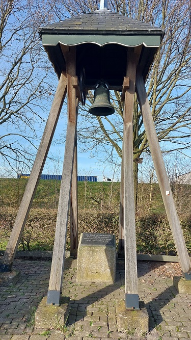 Bevrijdingsmonument Klokkestoel Moerdijk #4