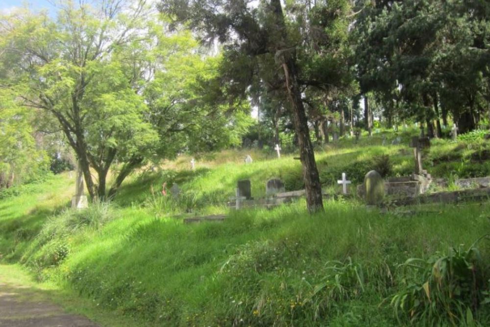 Commonwealth War Graves St. Thomas Cemetery