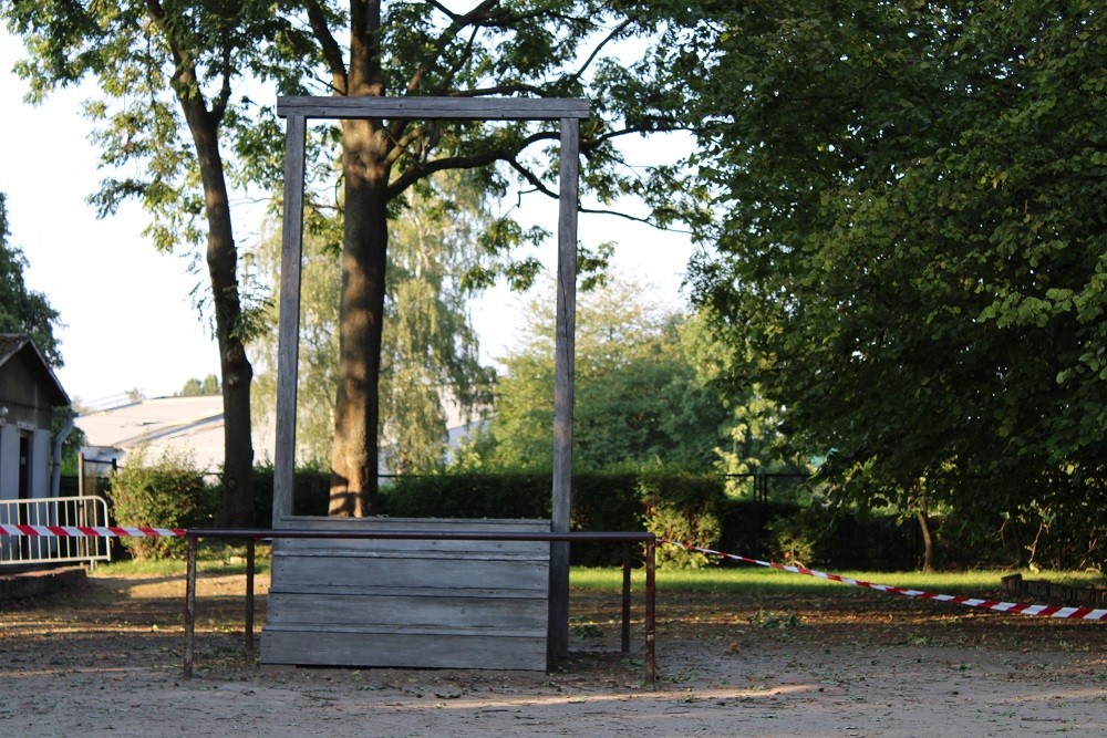 Remains Gestapo Auschwitz I & Gallows Rudof Hoss #2