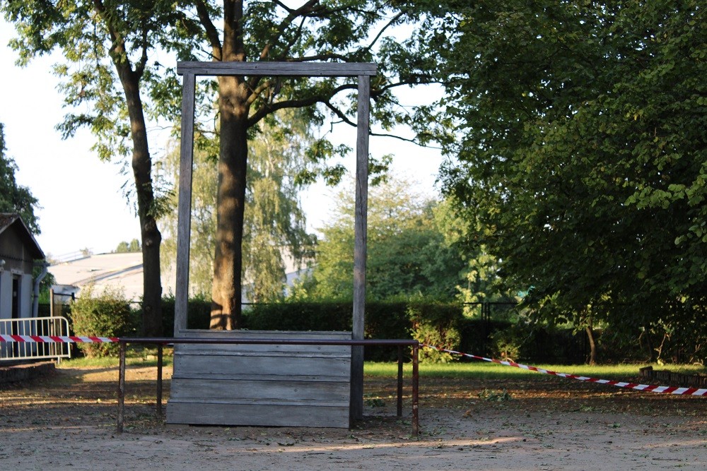 Remains Gestapo Auschwitz I & Gallows Rudof Hoss #2