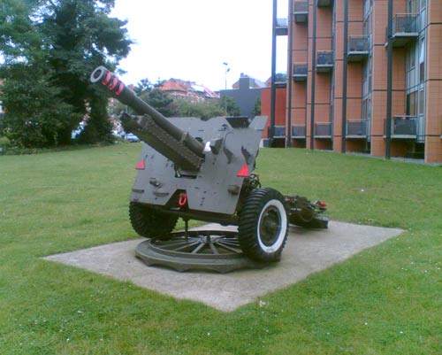 British 25 Pounder Howitzer Cannon