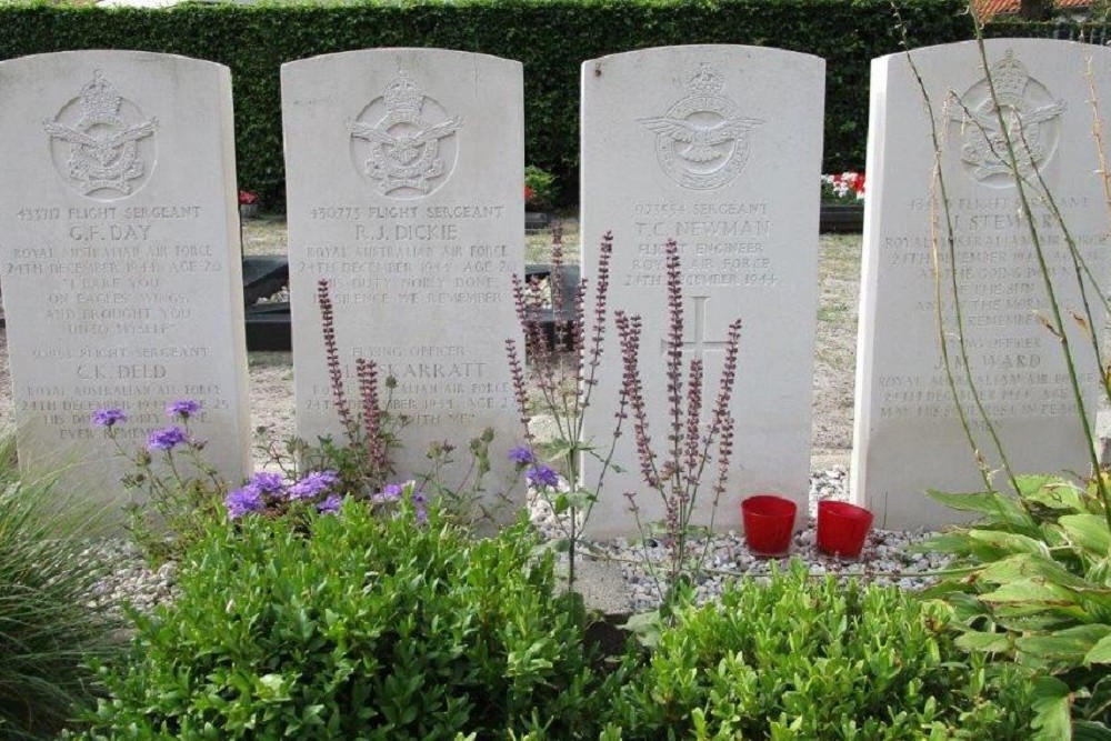 Commonwealth War Graves Roman Catholic Churchyard Oostelbeers #3