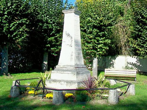 War Memorial Aumont-en-Halatte #1