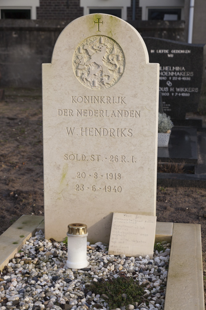 Dutch War Grave Roman Catholic Cemetery Ottersum #3