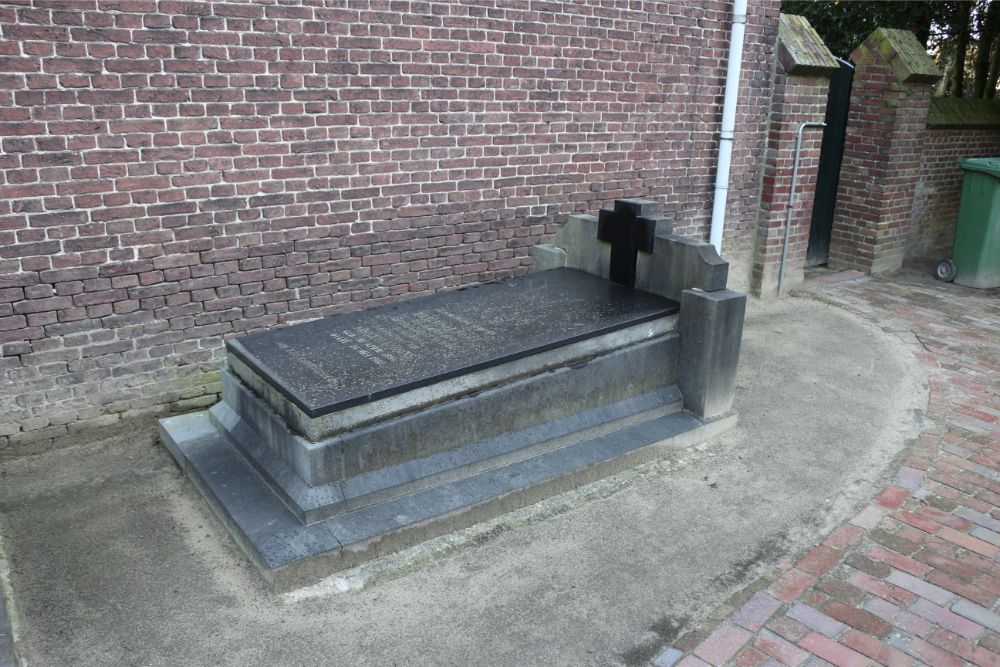 Dutch War Grave Roman Catholic Cemetery Udenhout #3