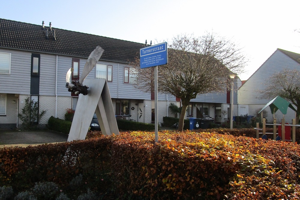 Herdenkingsplechtigheid bij oorlogsmonument Pilotenlaan en Ter Pelkwijkpark vrijdag 13 april