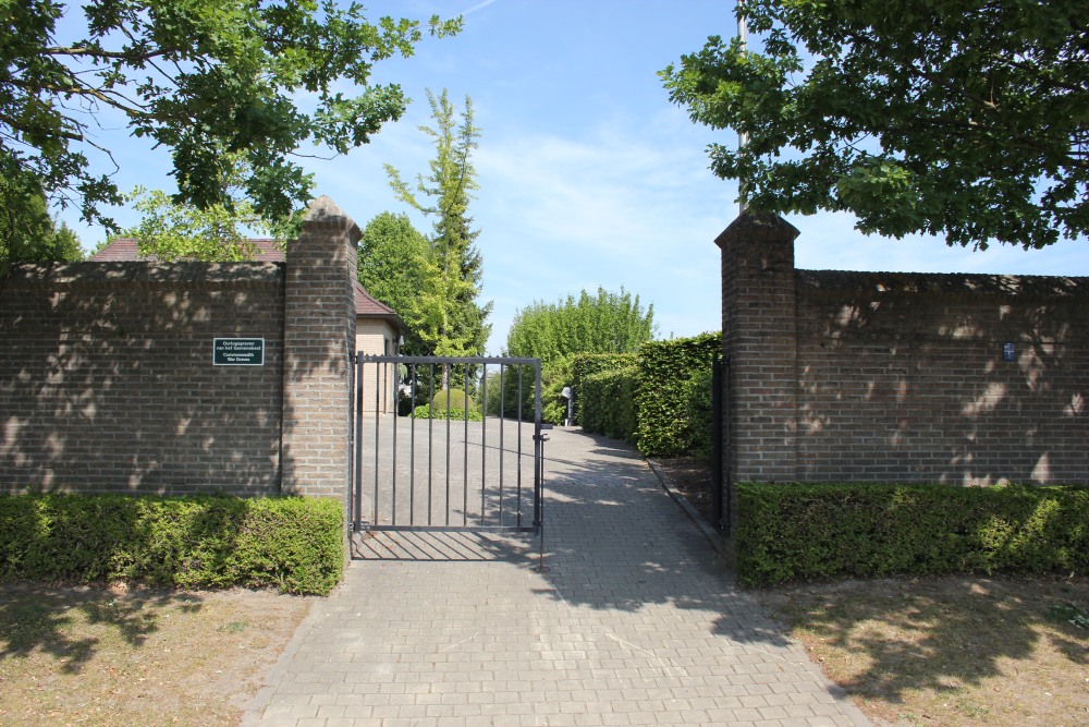 Oorlogsgraven van het Gemenebest Berchem #1