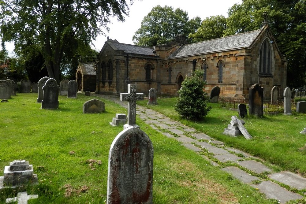 Commonwealth War Graves St. Cuthbert Churchyard