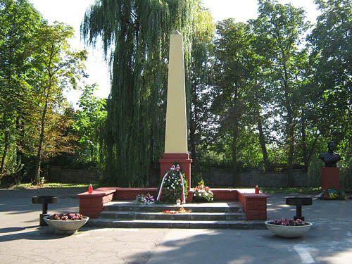 Sovjet Oorlogsbegraafplaats Sandomierz #5