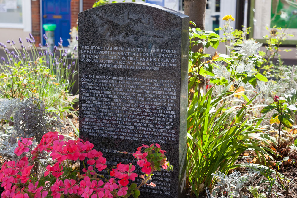 Monument Lancaster JB 652 #5