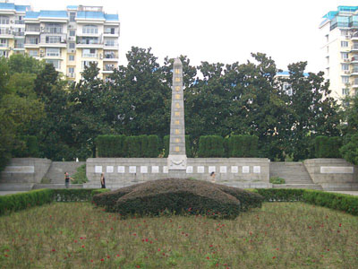 Monument & Begraafplaats Russische Vliegeniers #1