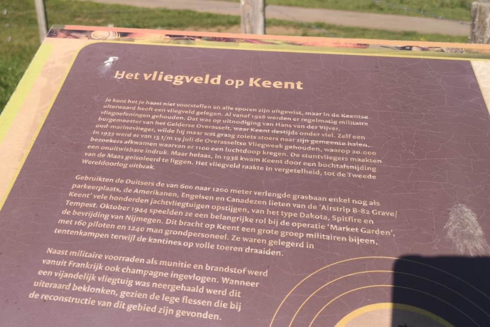 Monument Tijdelijk Vliegveld B-82 #5