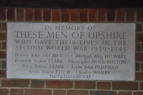 Oorlogsmonument Upshire #1