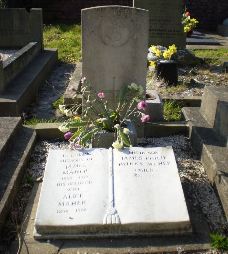 Commonwealth War Grave Betws Church Cemetery #1