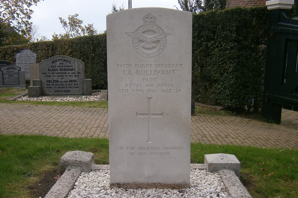 Commonwealth War Grave Protestant Churchyard Anjum #2