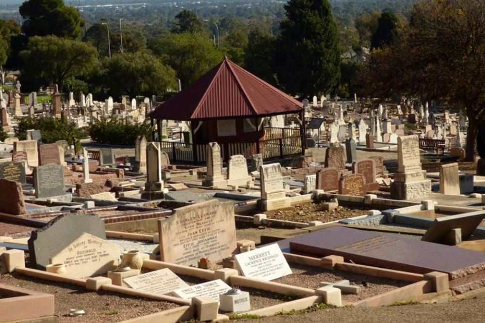 Commonwealth War Graves Mitcham General Cemetery