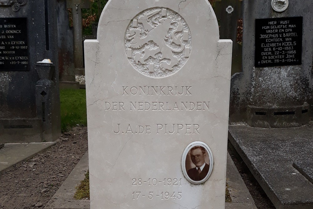 Dutch War Graves Municipal Cemetery Etten-Leur #3