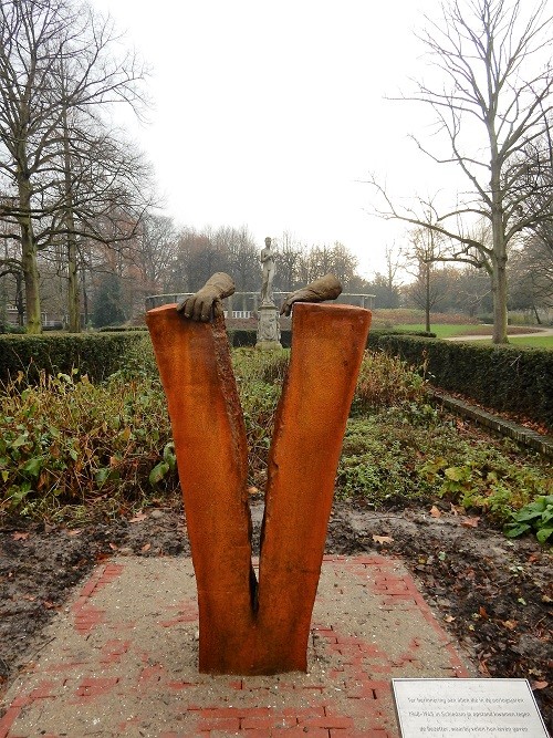 Verzetsmonument Sociëteit De Vrijheid 1945 #2